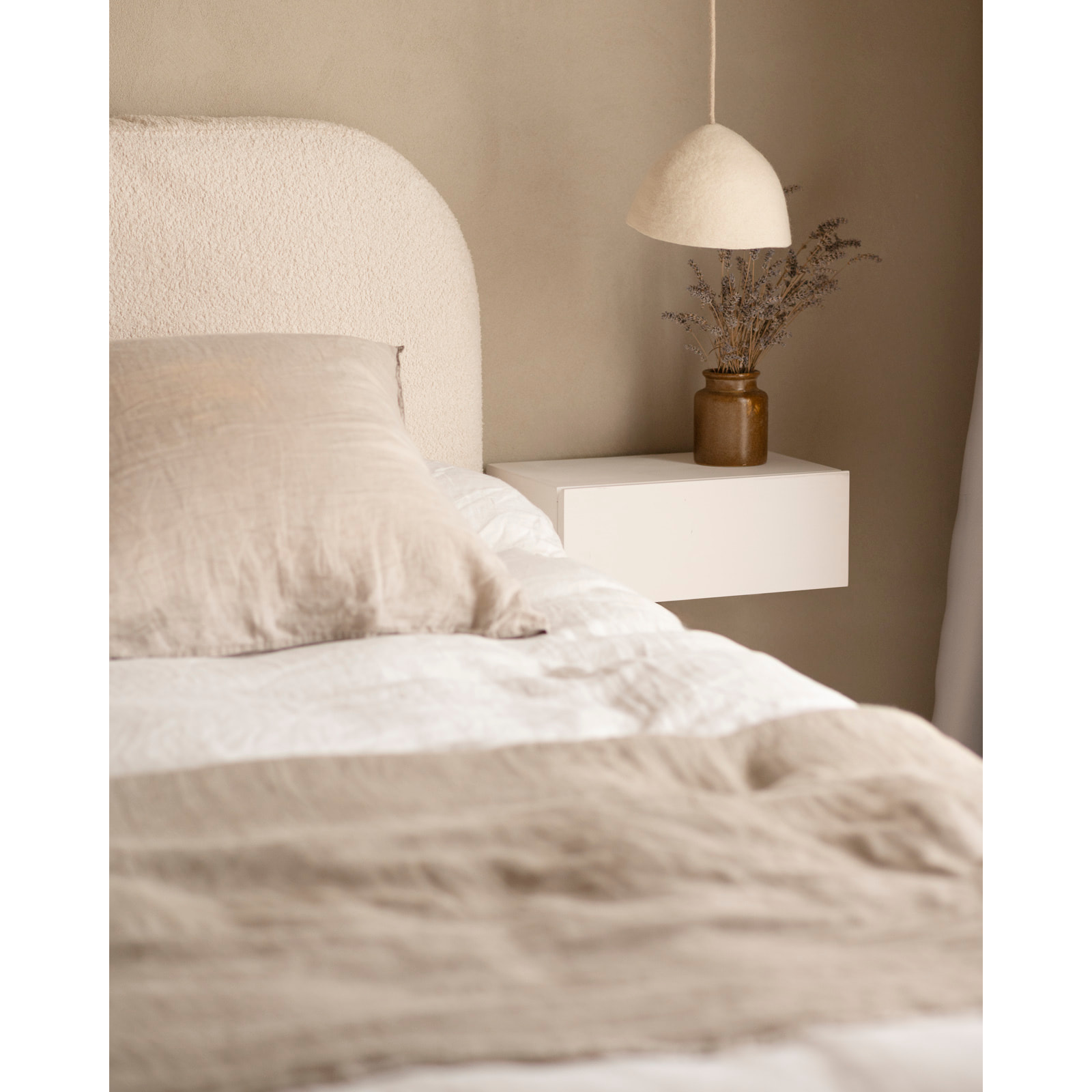 Table de chevet flottante en bois massif blanc 15x40cm Hauteur: 15 Longueur: 40 Largeur: 25.5