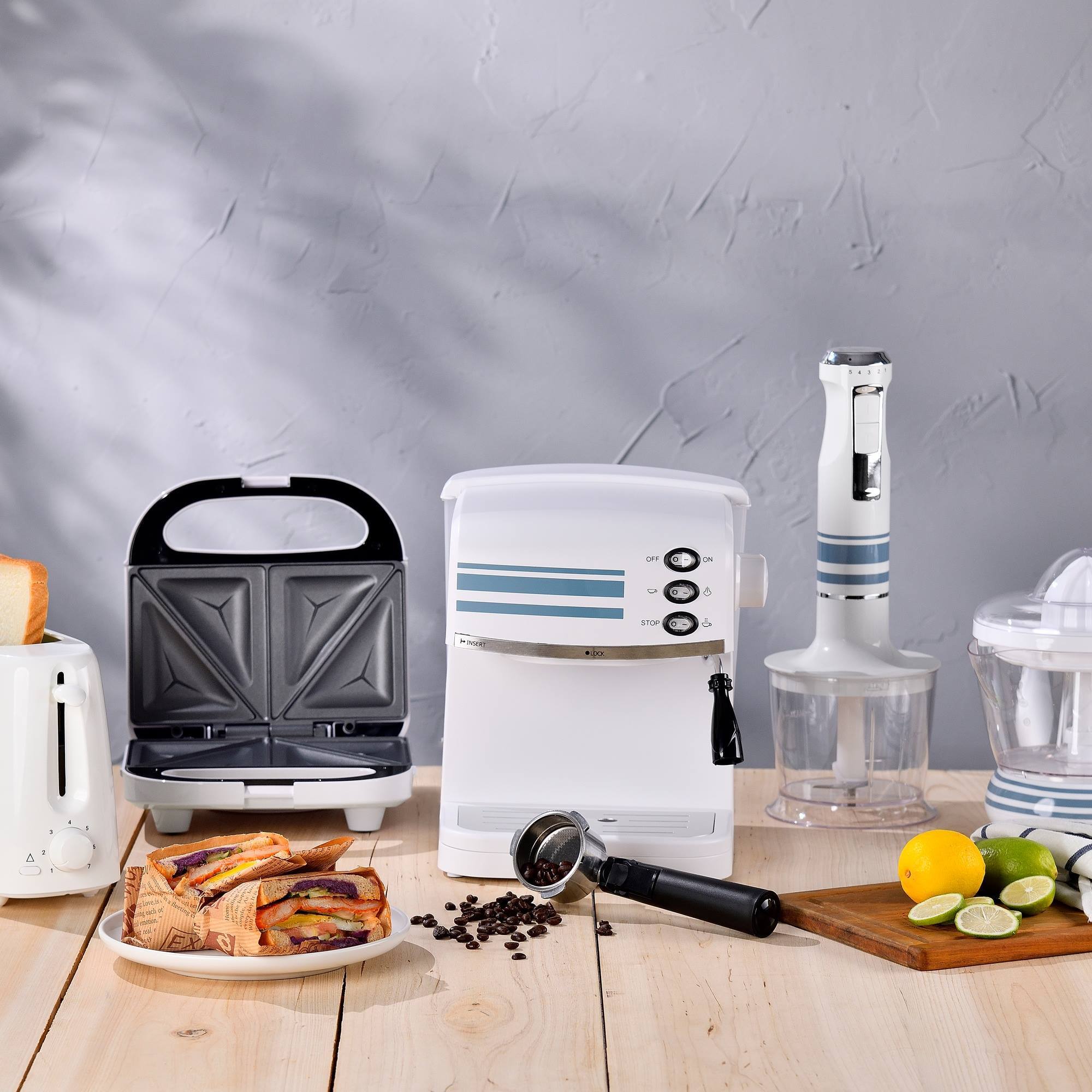 Sandwichera 750w revestimiento antiadherente, mango de tacto frío, termostato ajustable, protección contra sobrecalentamiento