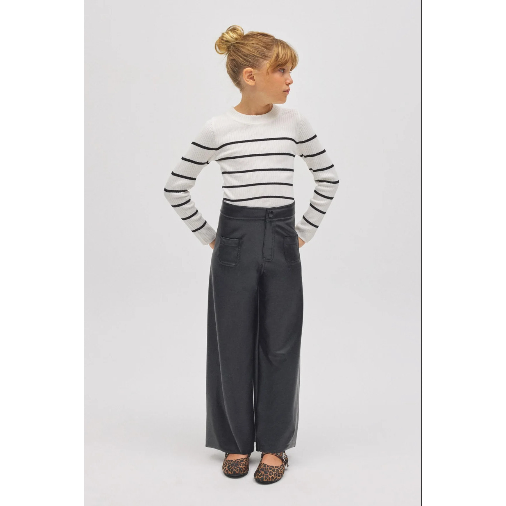 Pantaloni larghi da bambina effetto pelle nera