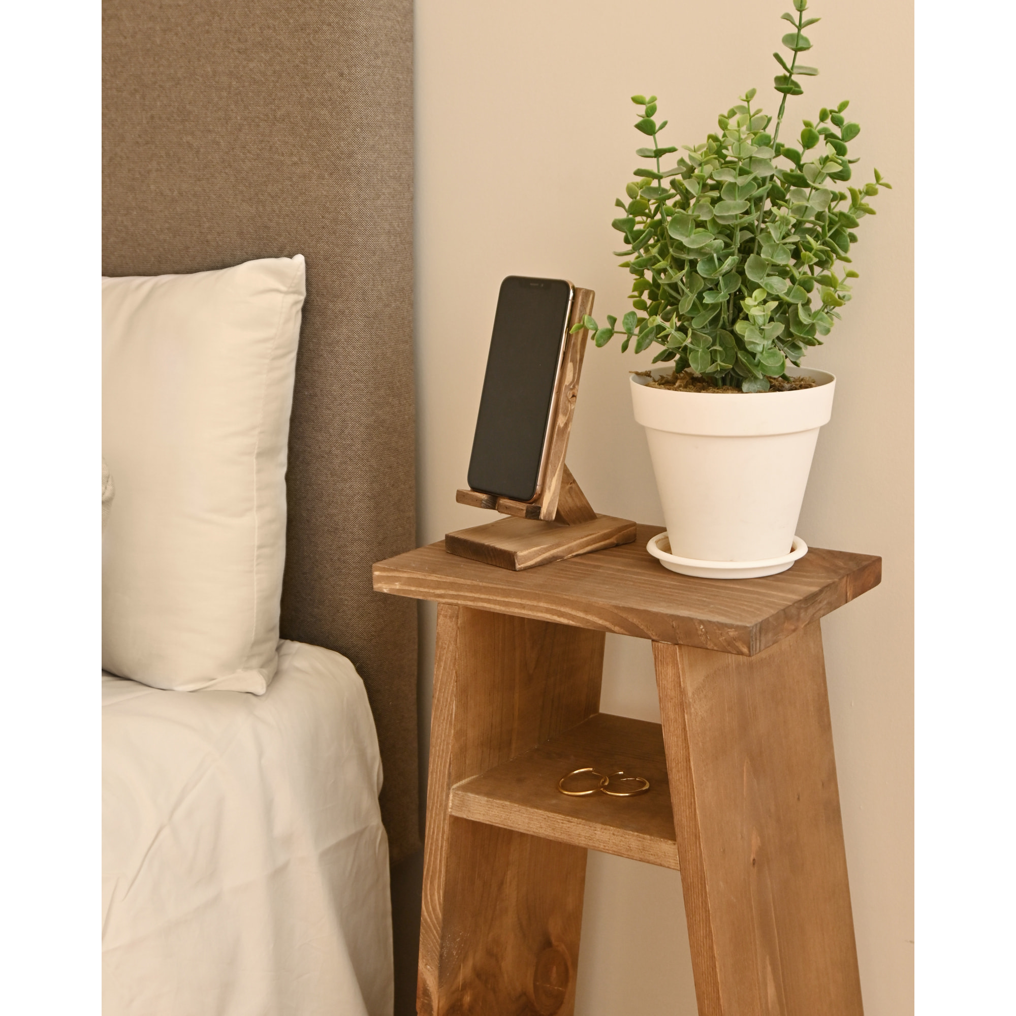 Table basse en bois massif ton chêne foncé 60x20cm Hauteur: 60 Longueur: 30 Largeur: 20