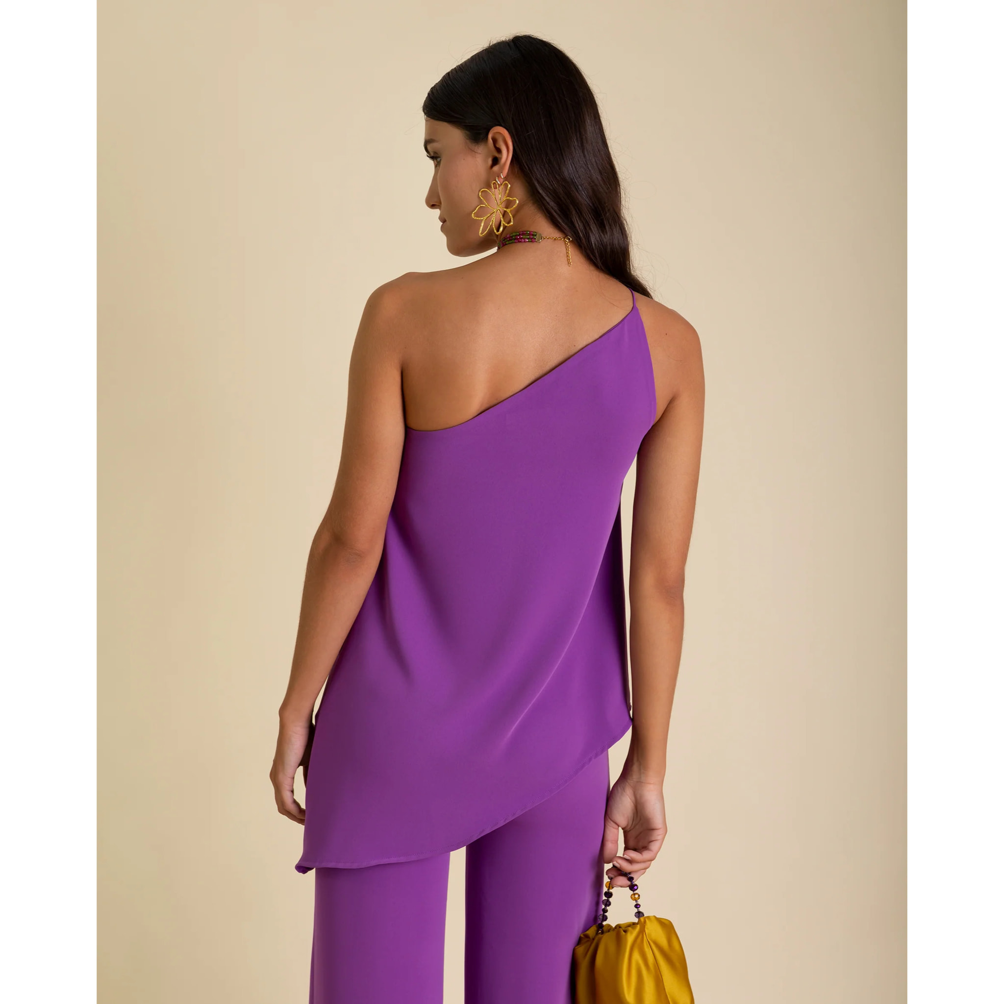 Blusa de mujer asimétrica sin mangas