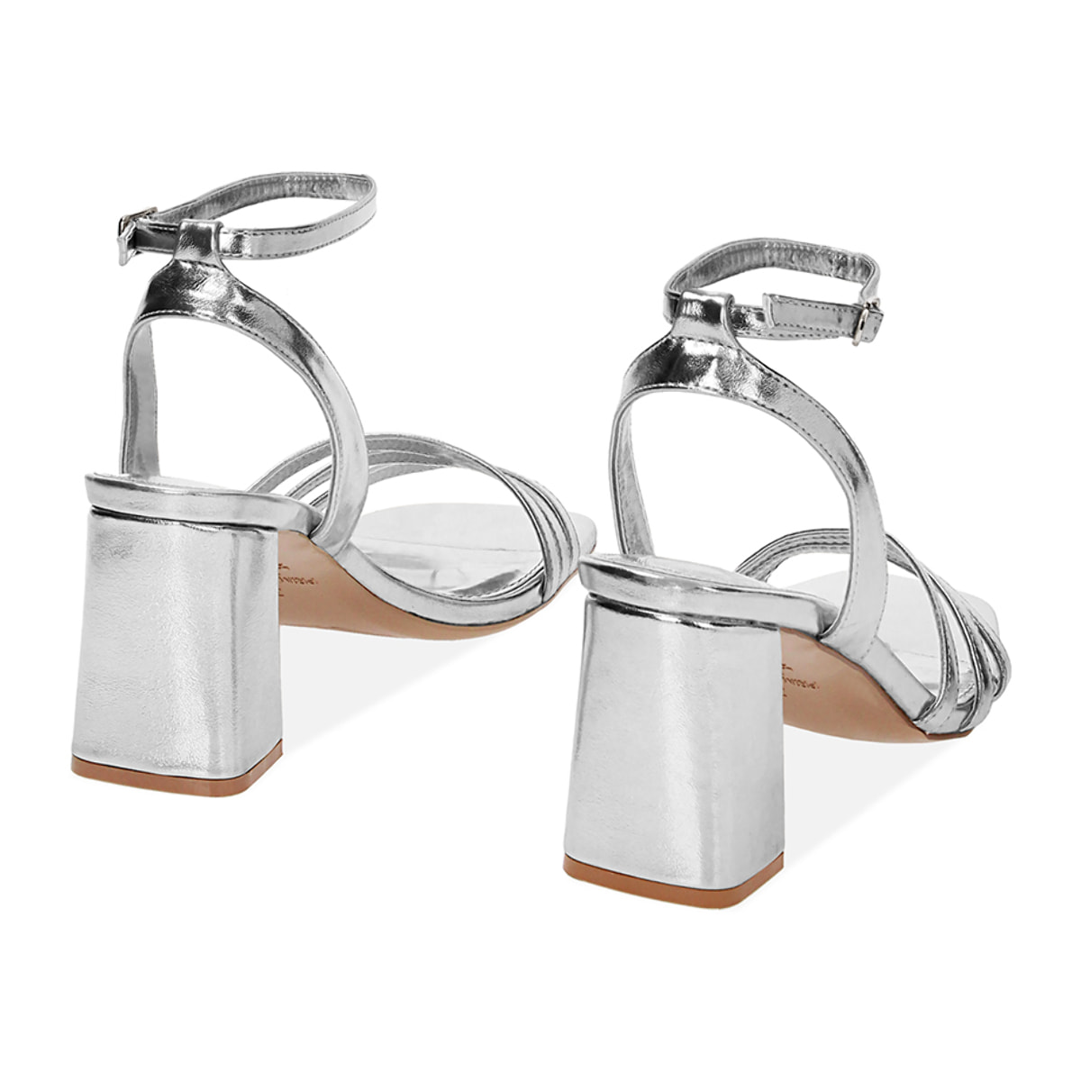 Sandalias con tacón plateado en laminado