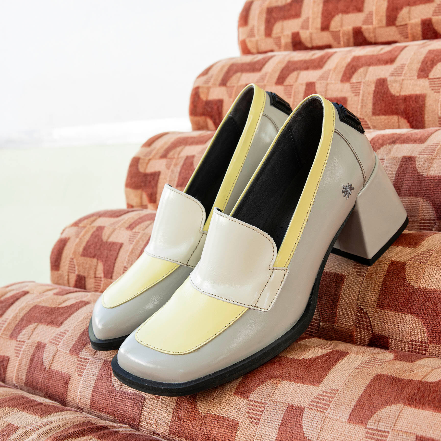 Zapatos con tacón 1705 NAPPA SHINNY BLACK-CREAM/ VERONA color Black-cream