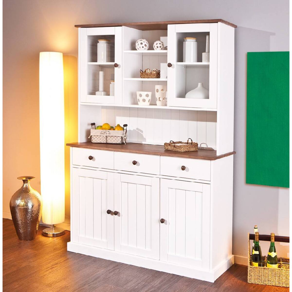 Credenza a tre ante e tre cassetti con vetrinetta superiore, colore bianco con dettagli marrone, cm 131 x 181 x 45