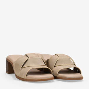 Sandalias destalonadas beige con tacón