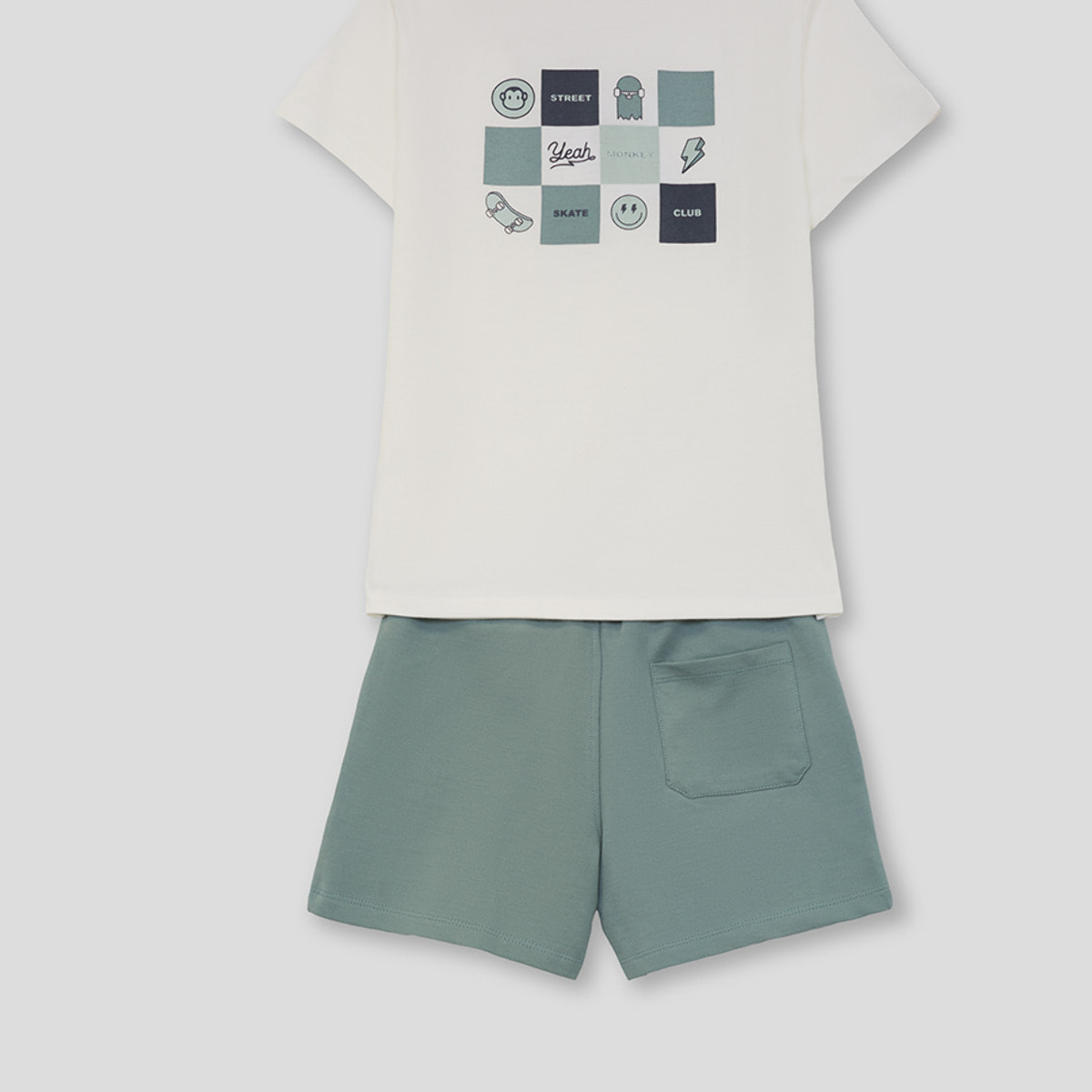 Conjunto Camiseta con Logo Skate Club en el Pecho y Shorts con Bolsillos Parche | Color: Crudo | Street Monkey