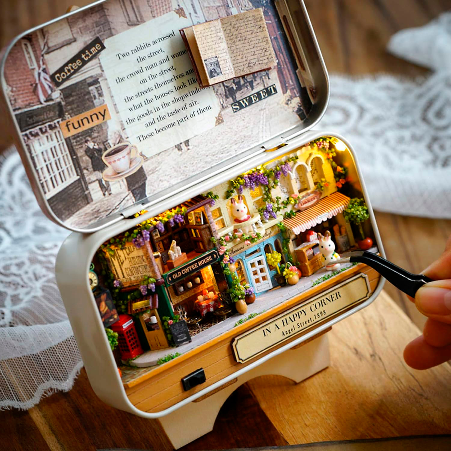Esquina de la felicidad. Maqueta 3D plegable, realista con gran detalle y luces led.