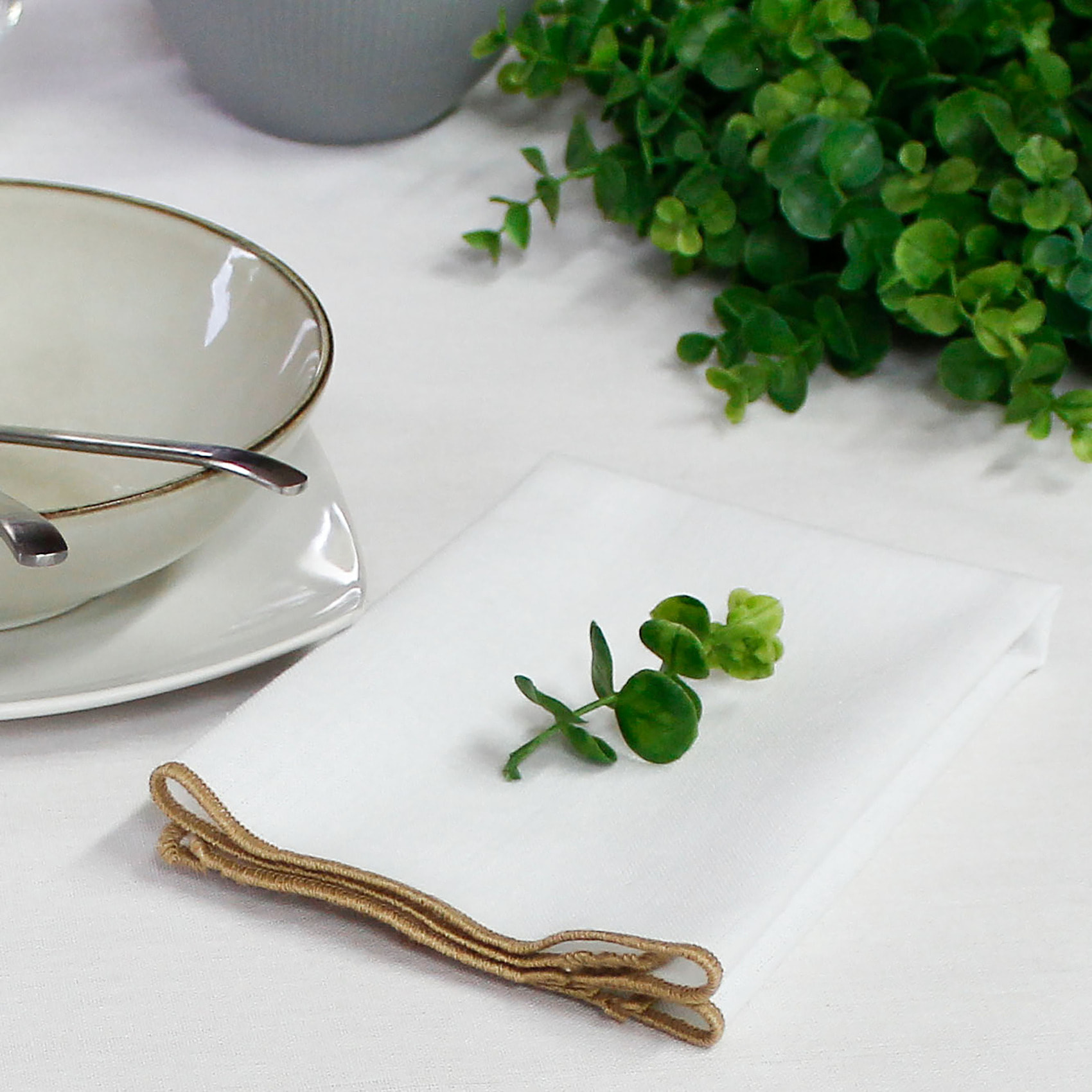 Serviette de table unie et bourdonnée - Blanc