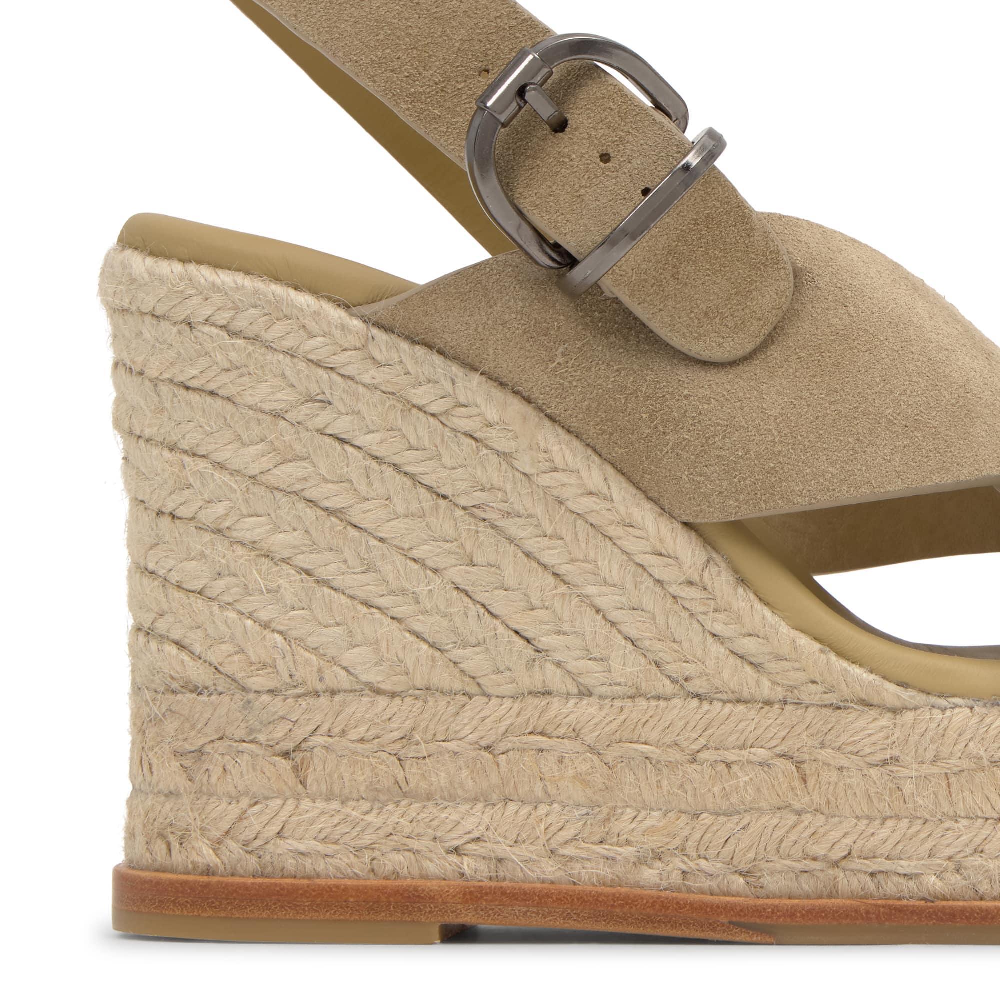 Sandalia Betina cuña de yute con doble plataforma en serraje y piso de cuero