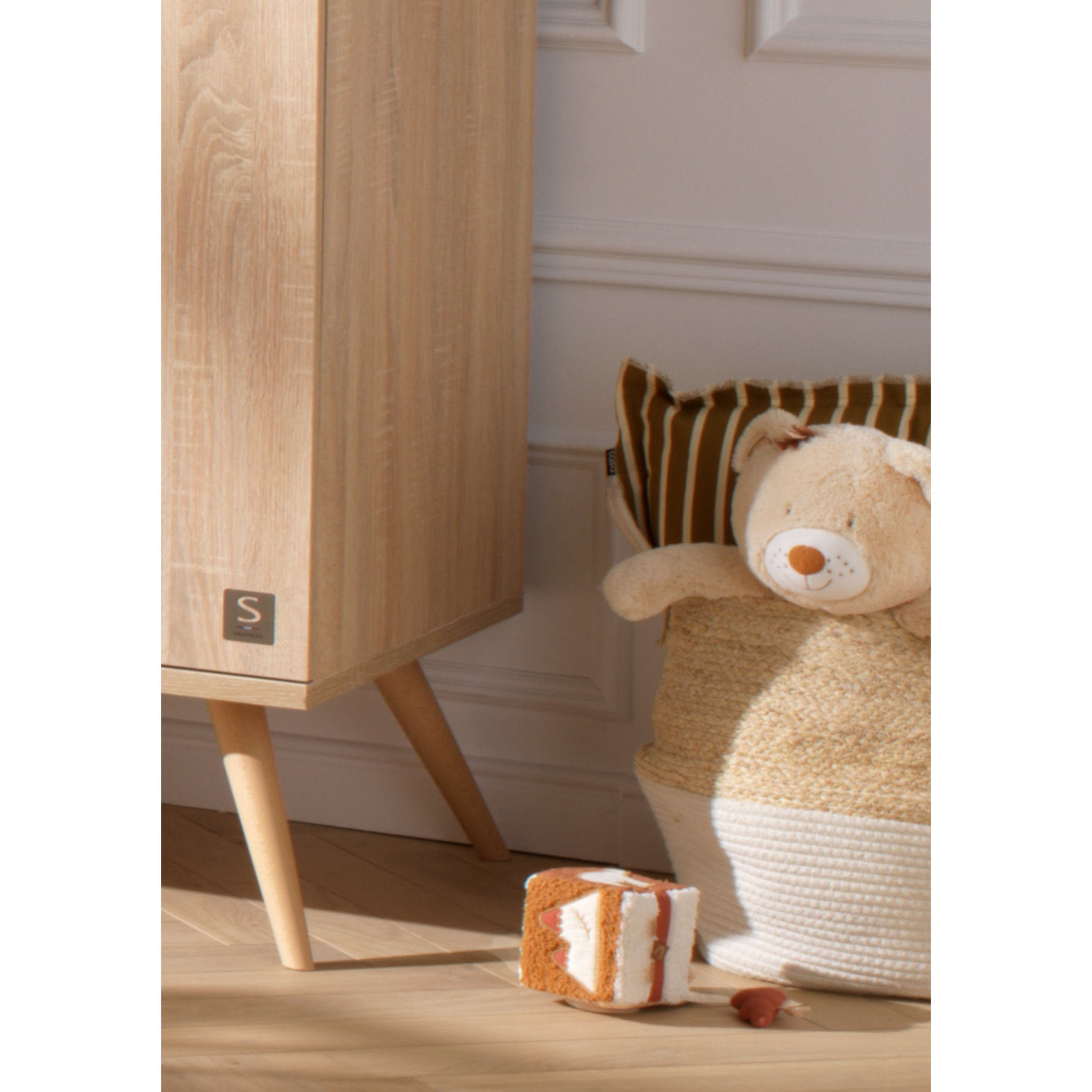 Peluche ours beige avec détails brodés