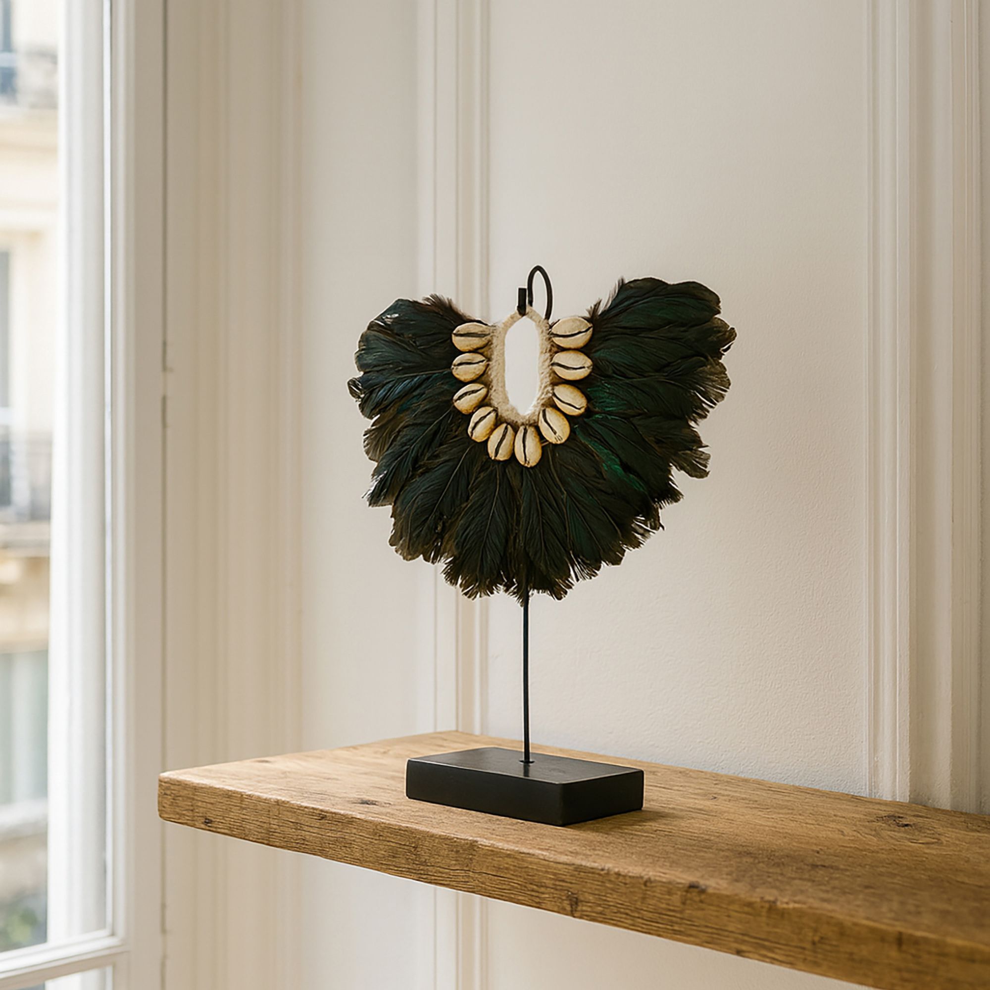 Collier en plumes noires et coquillages  MAÏ