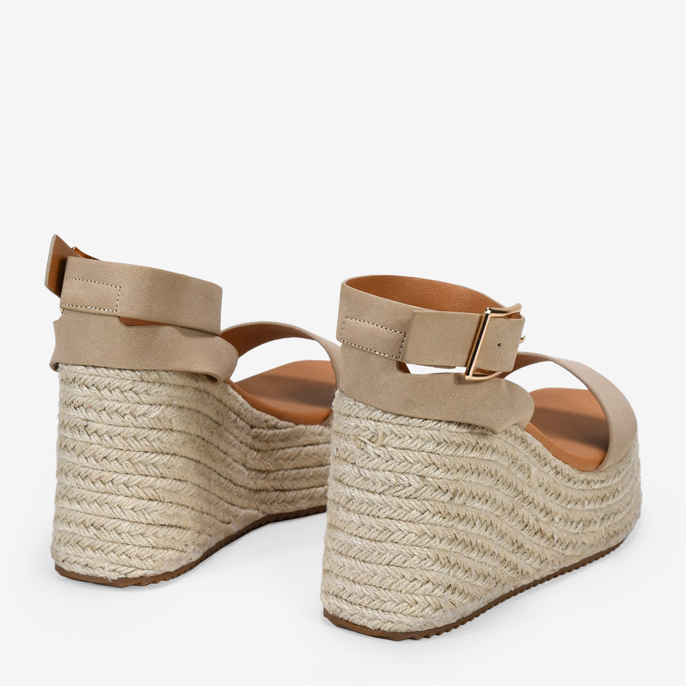 Sandalias arena con cuña y plataforma de esparto
