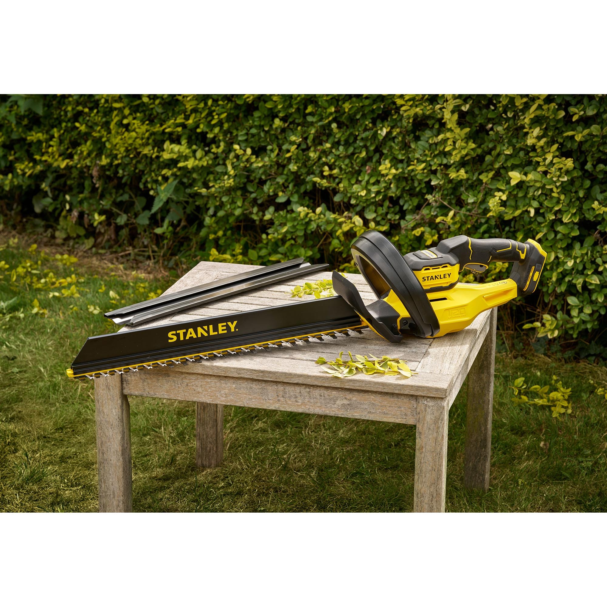 Taille-haies 55 cm HEDGESWEEP BRUSHLESS 18V Stanley FatMax V20 - sans batterie
