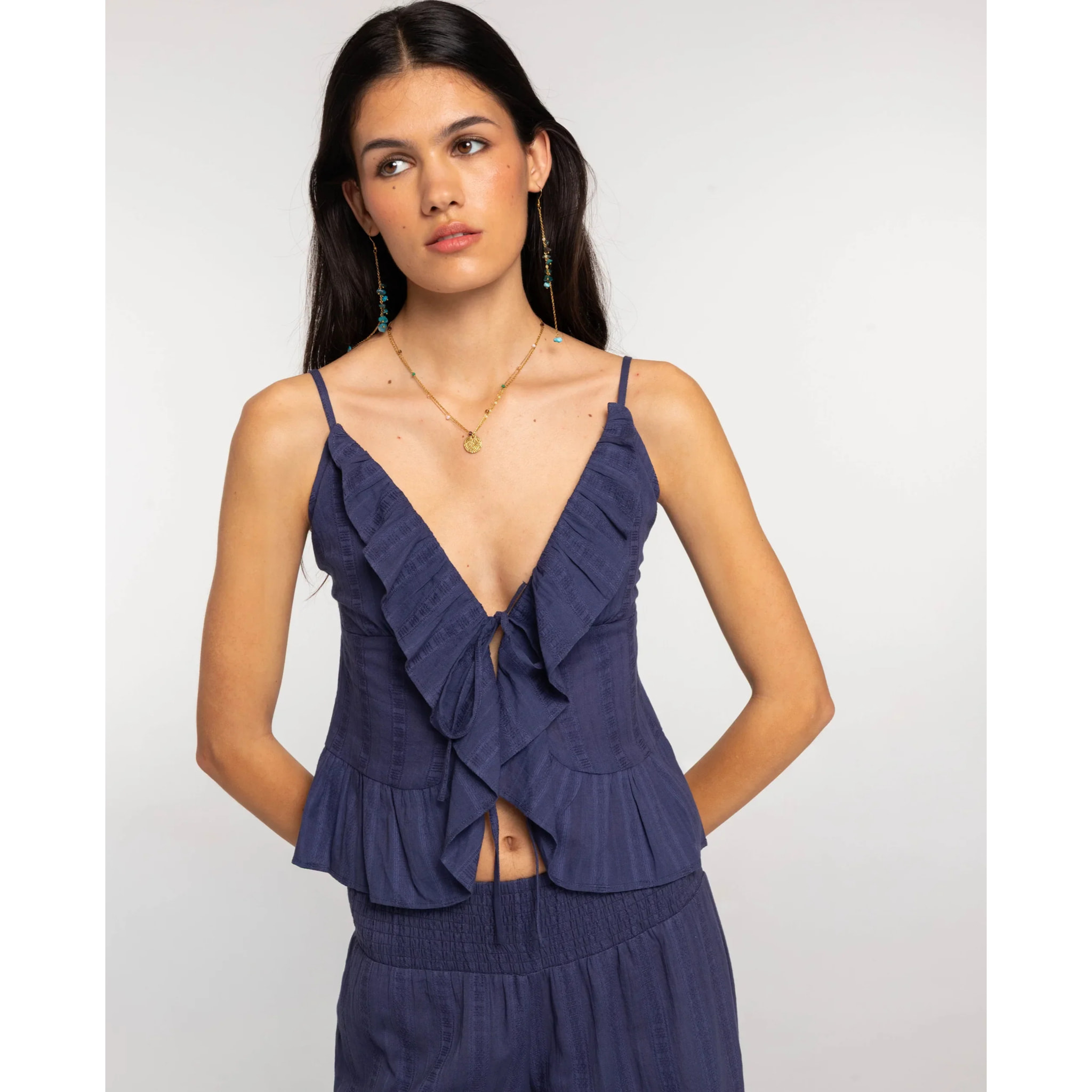 Top de mujer  de tirantes con lazadas frontales