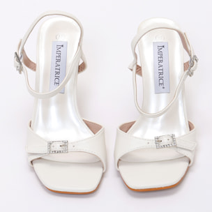Sandali in simil pelle con tacco e dettaglio fibbia strass