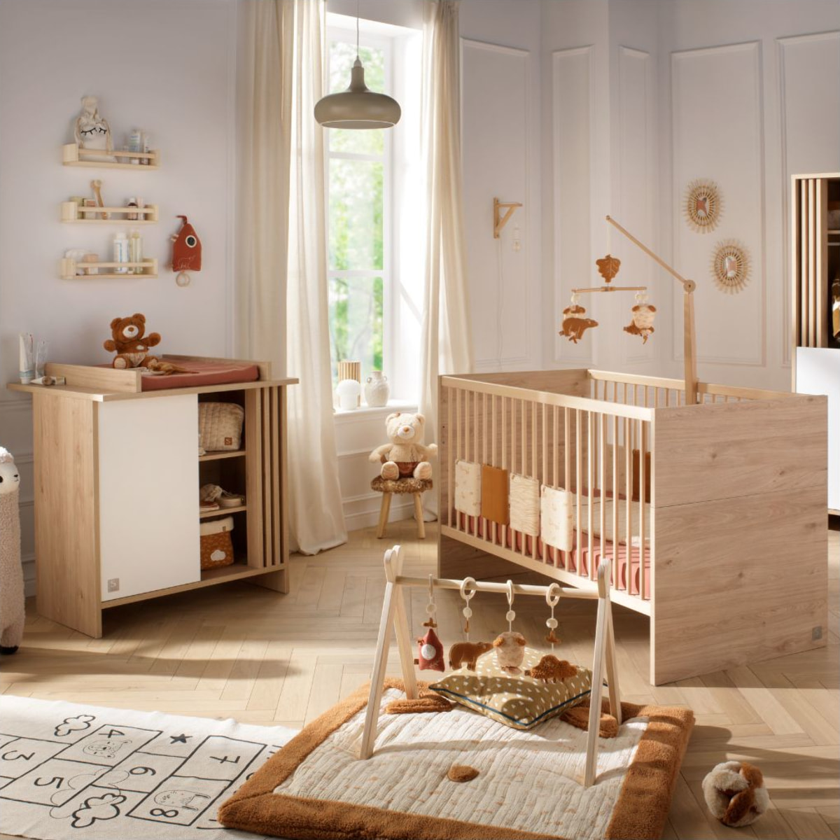 Chambre bébé évolutive Tokyo, Lit 140x70 évolutif et Commode à langer claustra - Chêne suave