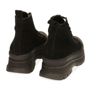 Deportivas de ante negro, plataforma de 5,5 cm.