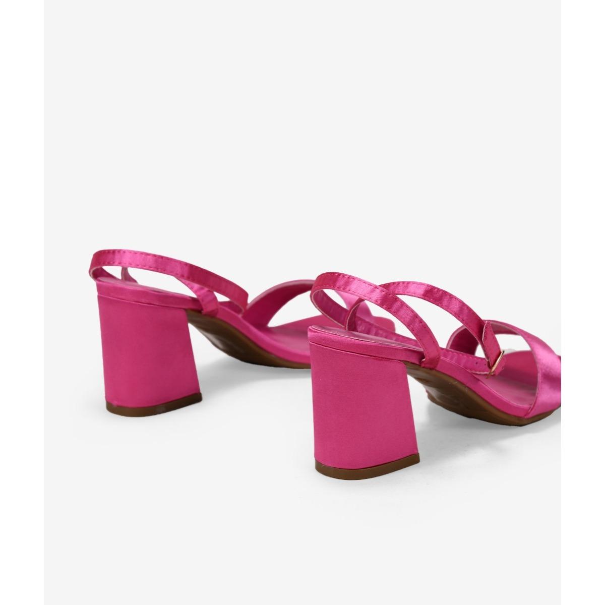 Sandalias de tacón rosas con pulsera