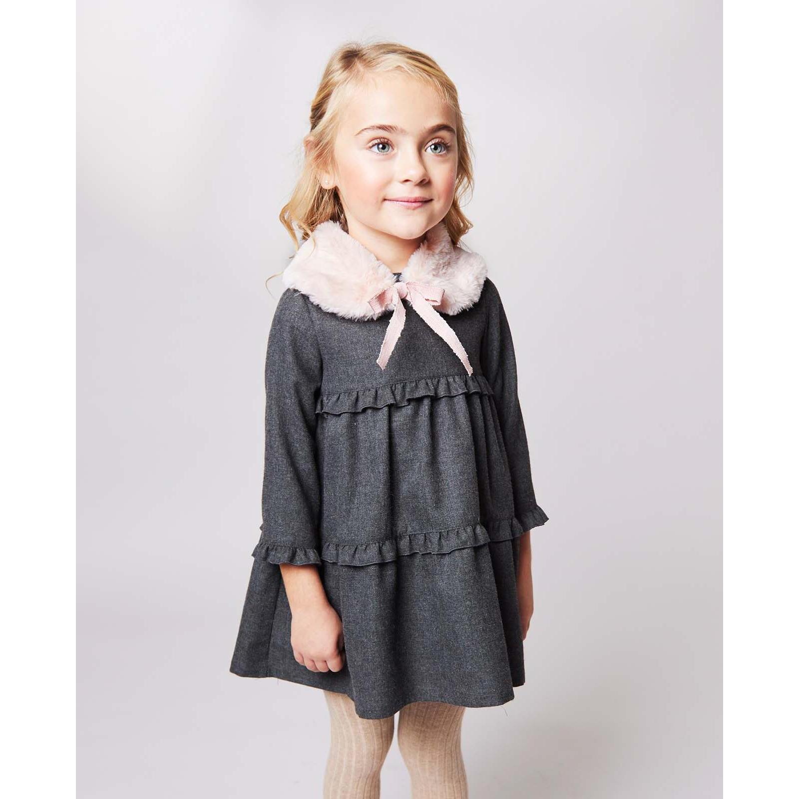 Vestido de franela con volantitos gris