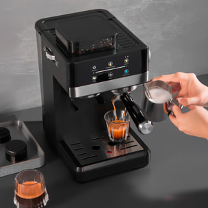 Cafetera 5520 con 20 niveles de molido, extracción dual para café caliente y frío, vapor potente, tanque 1,8L, 1350W y 20bar.