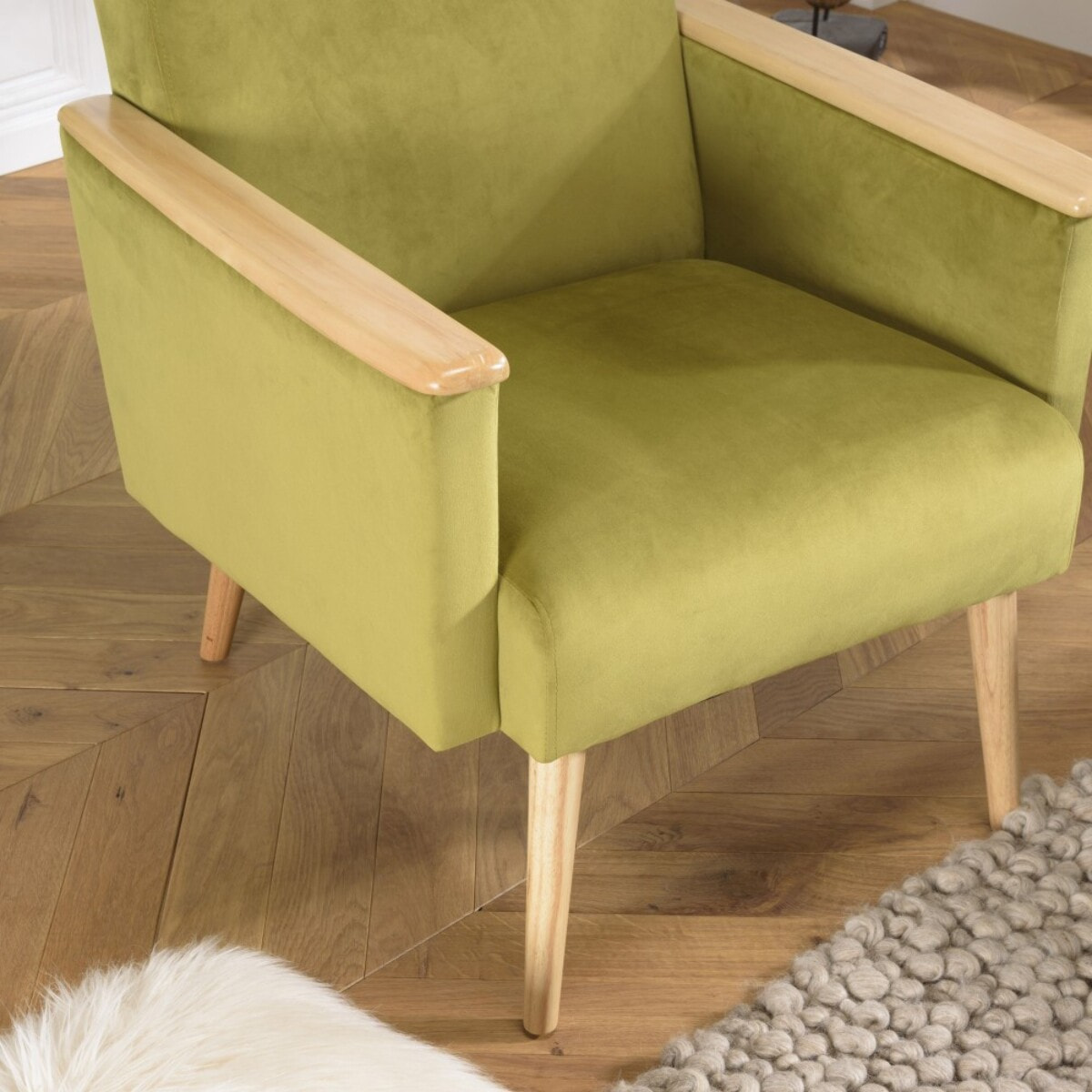 AGATHE - Fauteuil velours vert clair pieds et accoudoirs bois