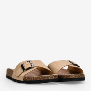 Sandalias planas beige con hebilla