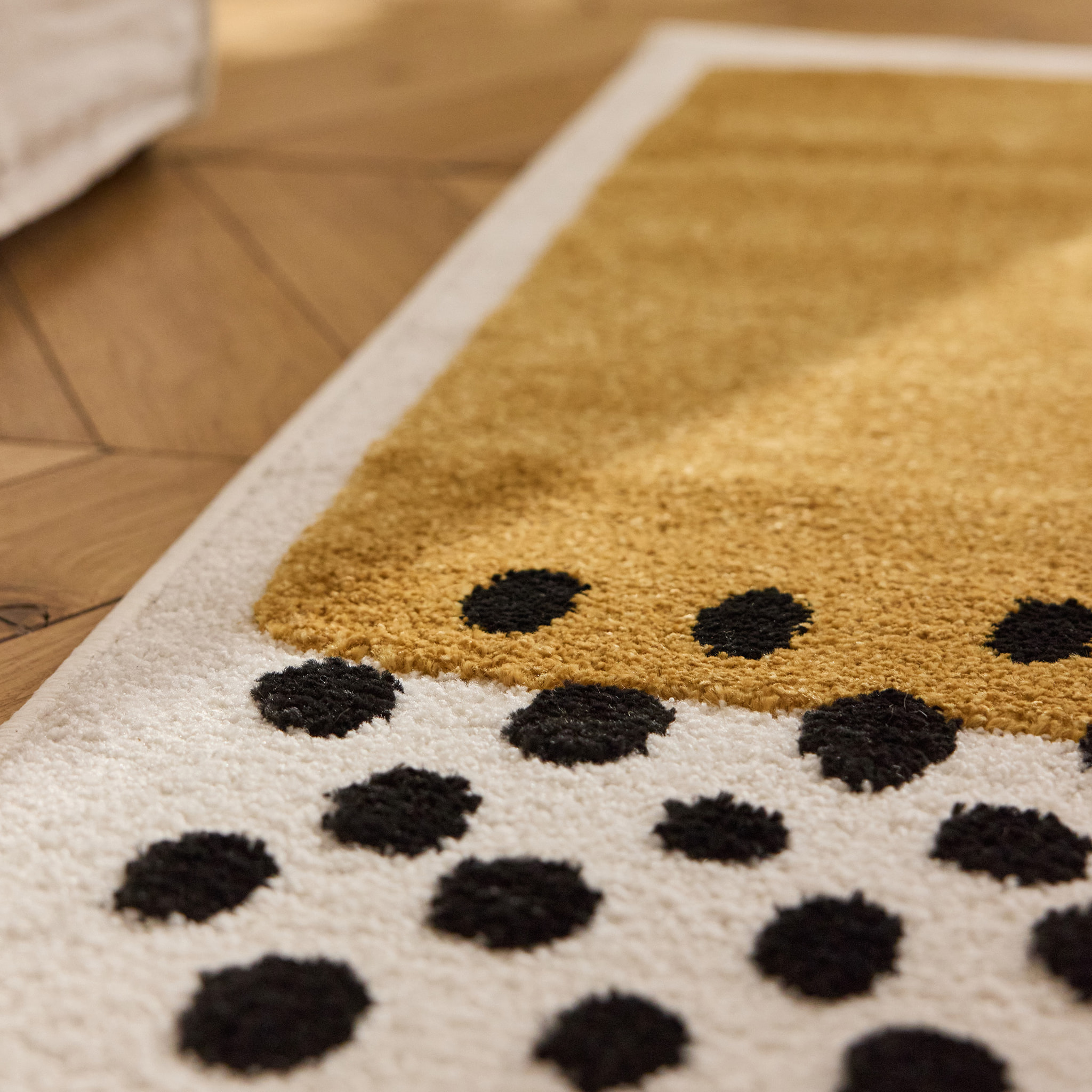 PANTONE - Tapis ocre à motif à pois TERRA DEL SOL