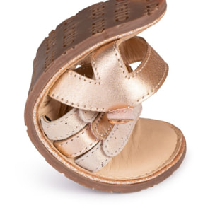 SANDALIA BAREFOOT ORO ROSADO - VELCRO Y ACABADO METÁLICO