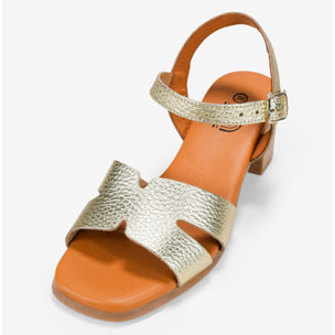 Sandalias de tacón doradas en piel con pulsera