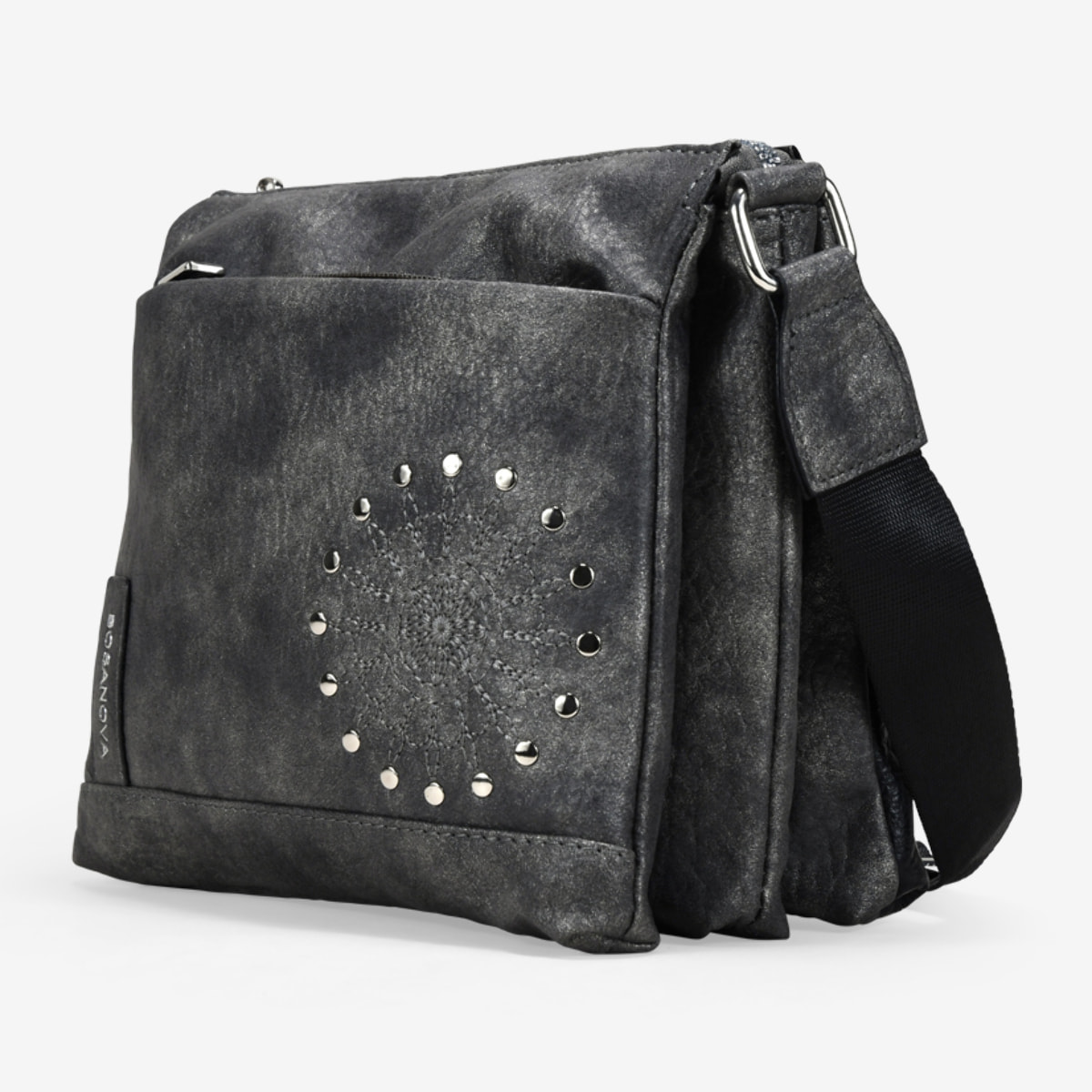 Bolso bandolera negro con cremallera y tachas