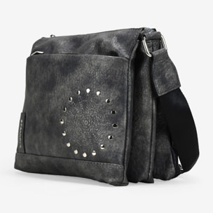 Bolso bandolera negro con cremallera y tachas