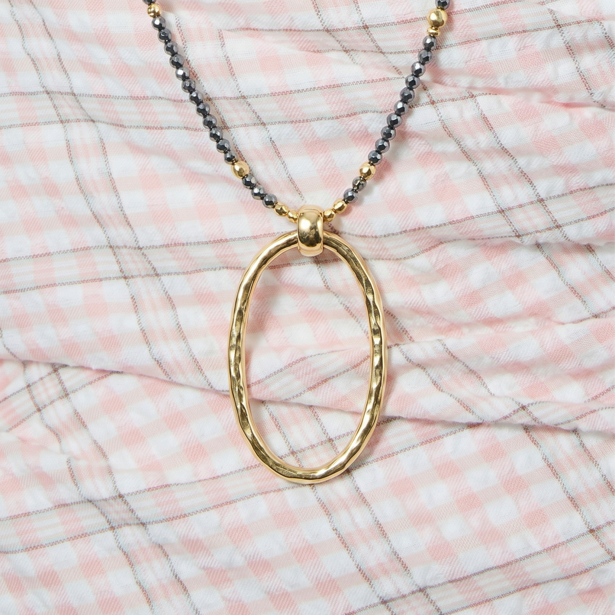 Collar Muqar acabado oro amarillo 18k