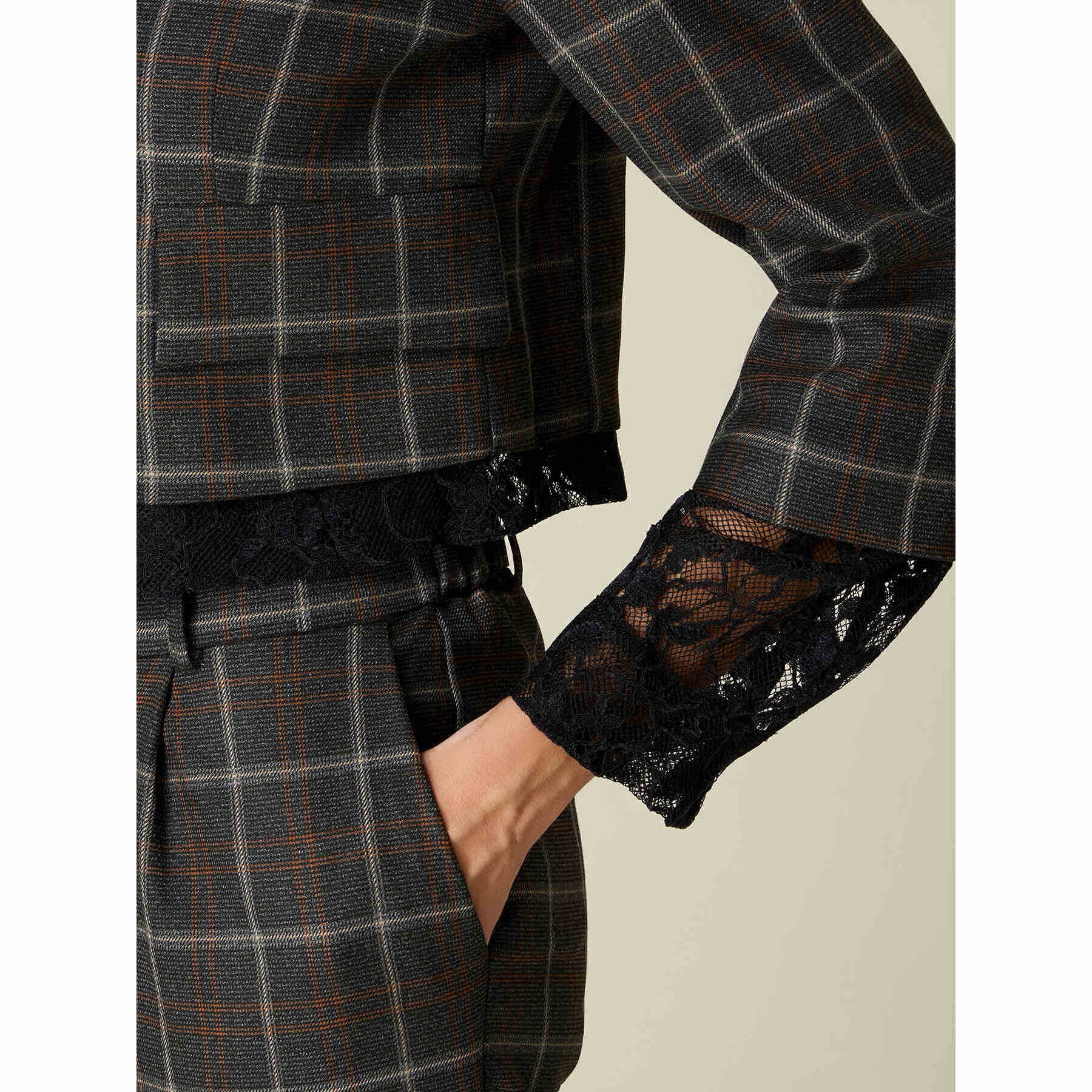 Oltre - Blazer cropped a quadri con dettagli pizzo - Grigio