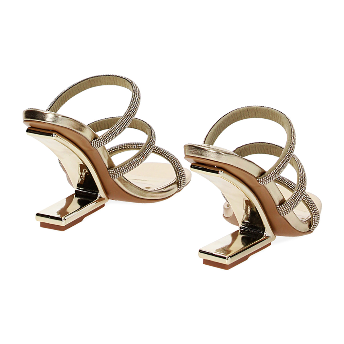 Sandalias con tacón dorado en laminado con piedras