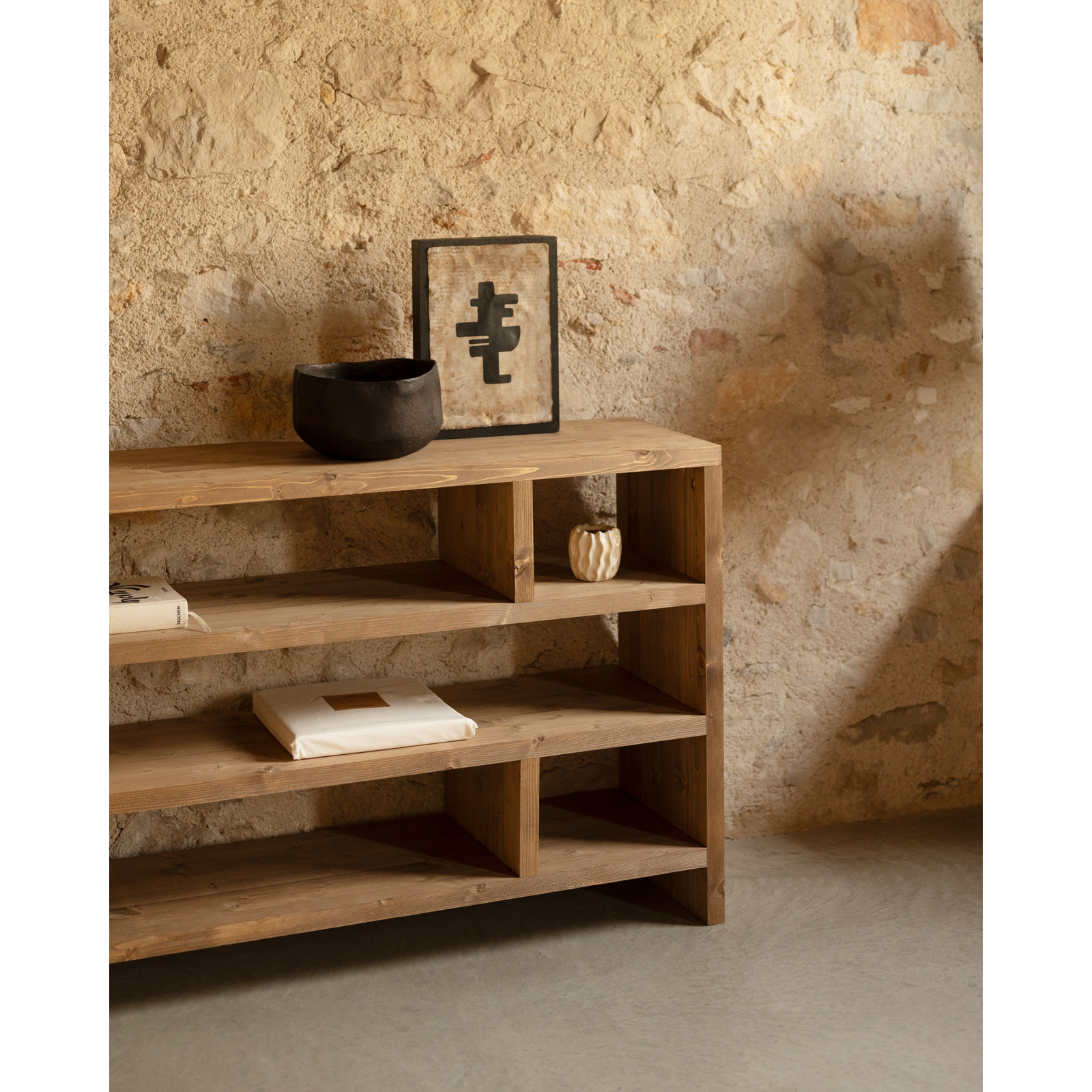 Estantería de madera maciza tono roble oscuro de 80x140cm Alto: 80 Largo: 140 Ancho: 35