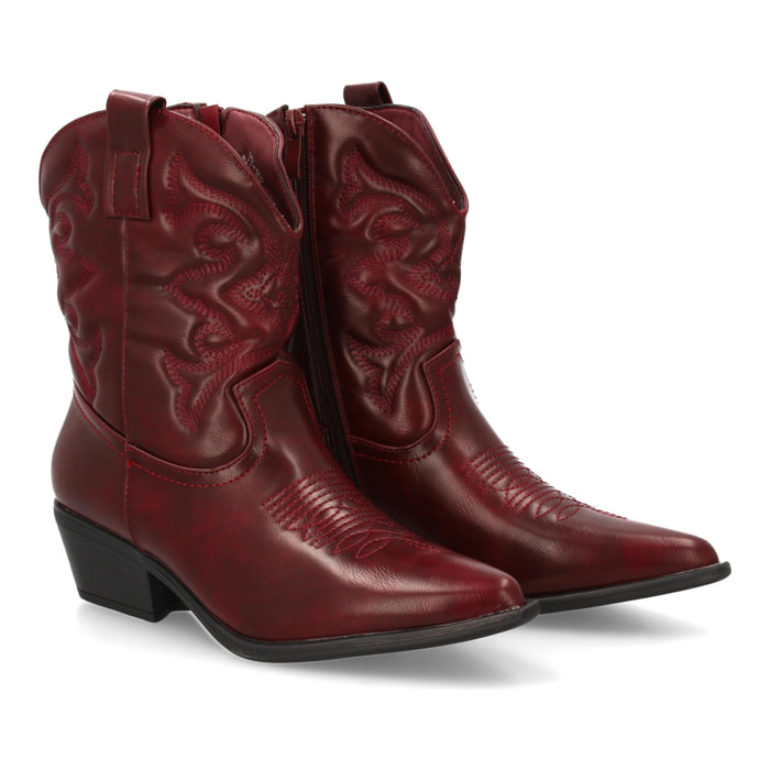 Botín cowboy con grabados en la caña