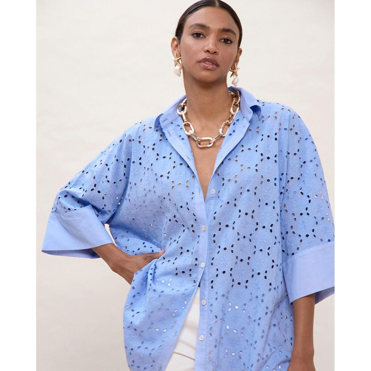 Abito corto oversize ricamato in Svizzera