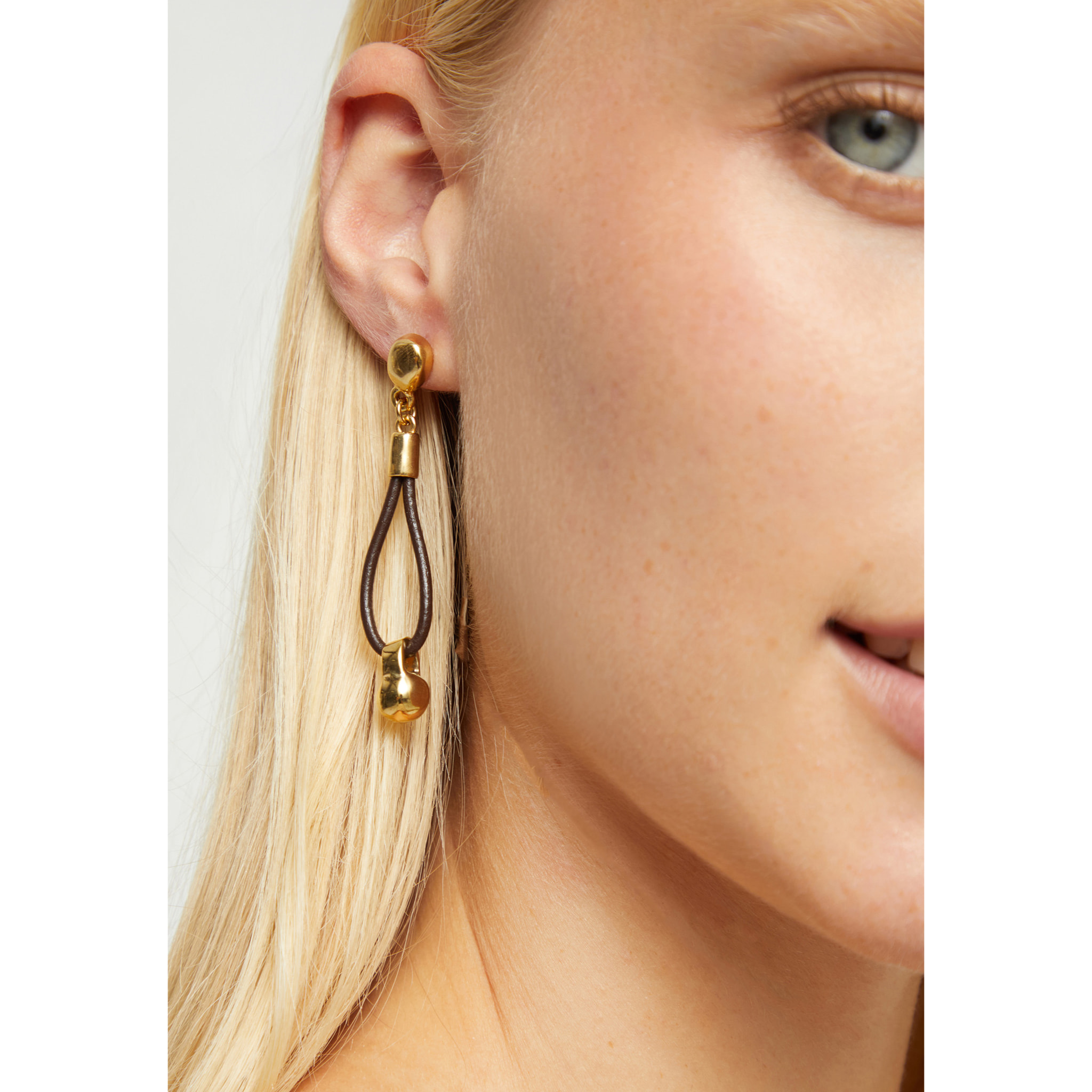 Pendiente GRAVEDAD DORADO U