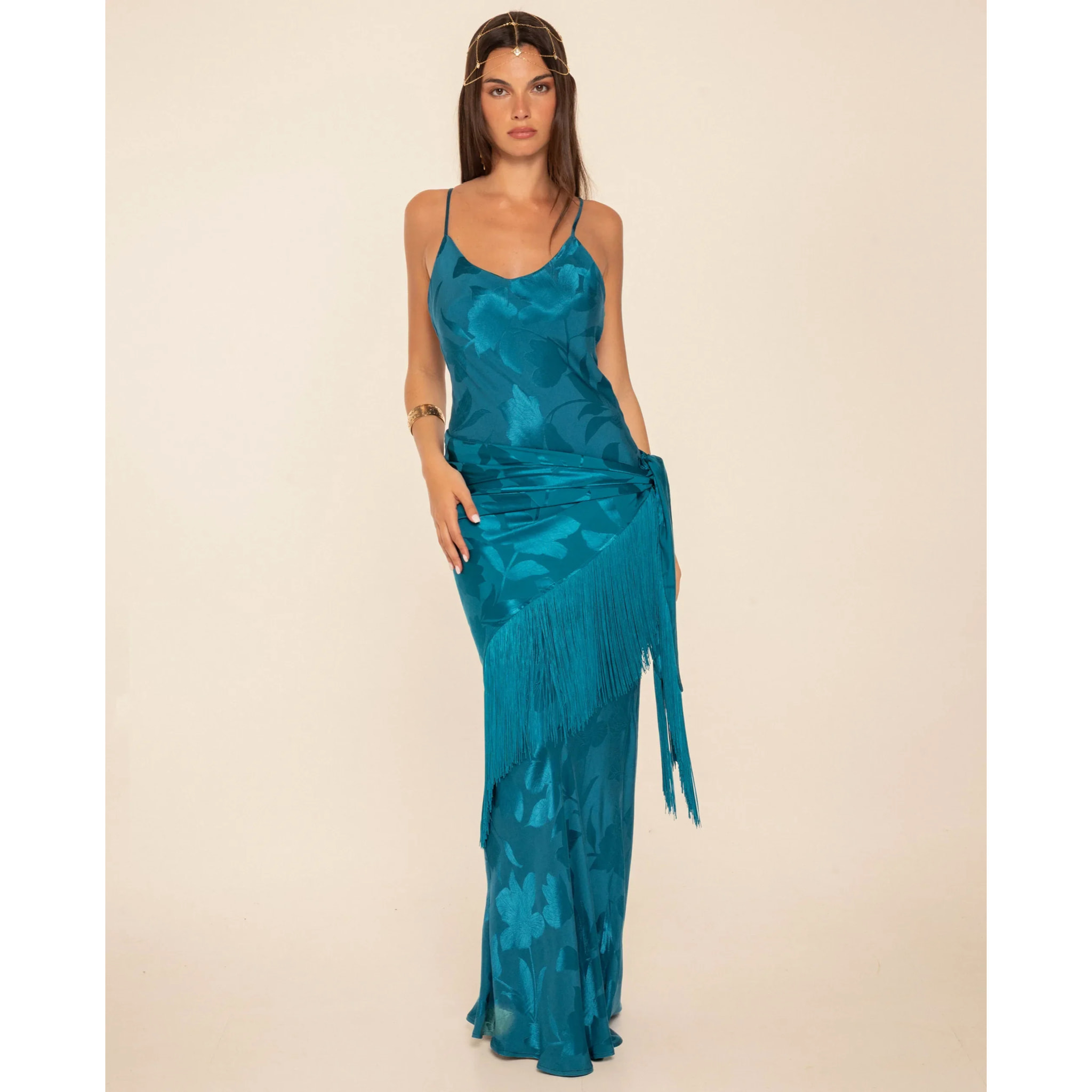 Vestido largo lencero de tirantes y escote en pico