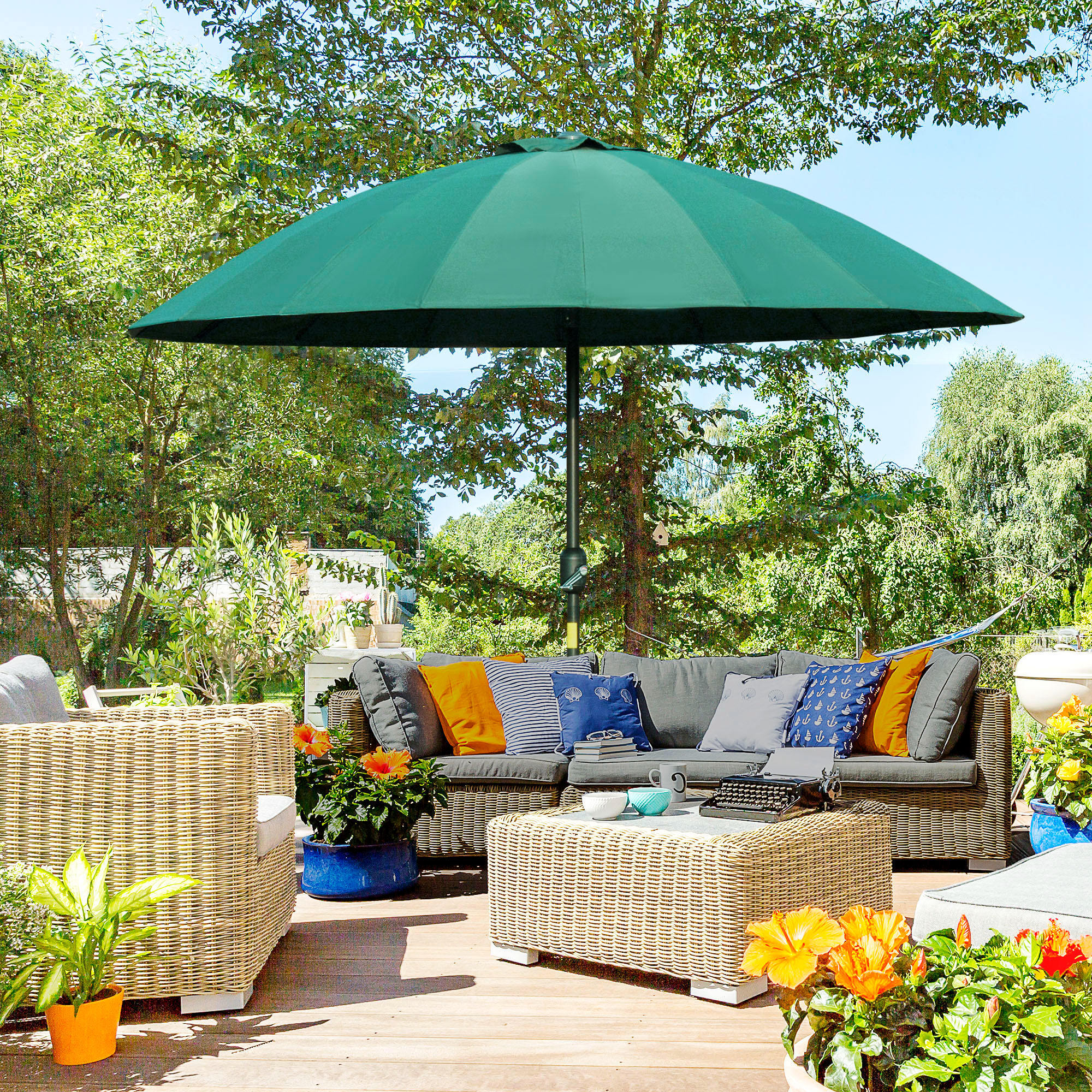 Sombrilla Terraza Exterior Ø250 cm Sombrilla de Jardín con Ángulo Inclinable y Manivela Impermeable Parasol para Patio Terraza Verde