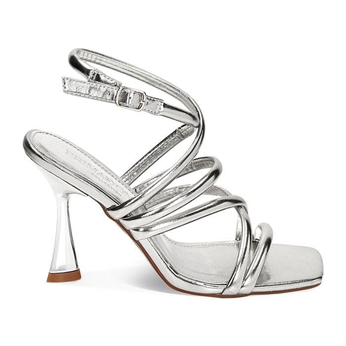 Sandalias con tacón plateado en laminado