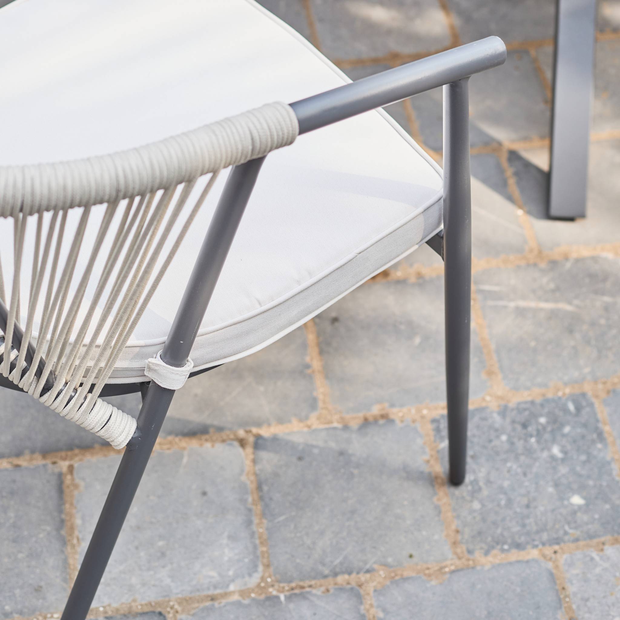 Table de jardin ronde aluminium et verre + 6 assises ORBIS + LIORA