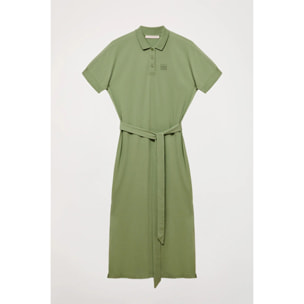 Vestido verde con manga dolman y bordado al tono