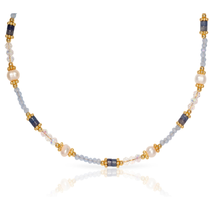 Collar de lapislázuli, cristales azules y blancos con perlas naturales y cierre de mosquetón.