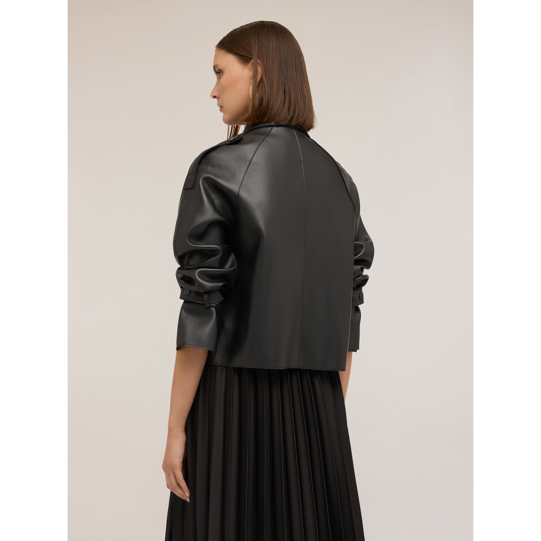 Motivi - Gabardina corta cruzada de tejido revestido - Negro