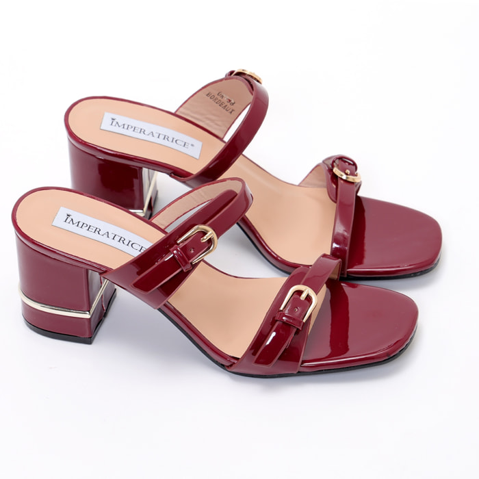 Sandali in simil pelle verniciata con fasce sottili e tacco comodo