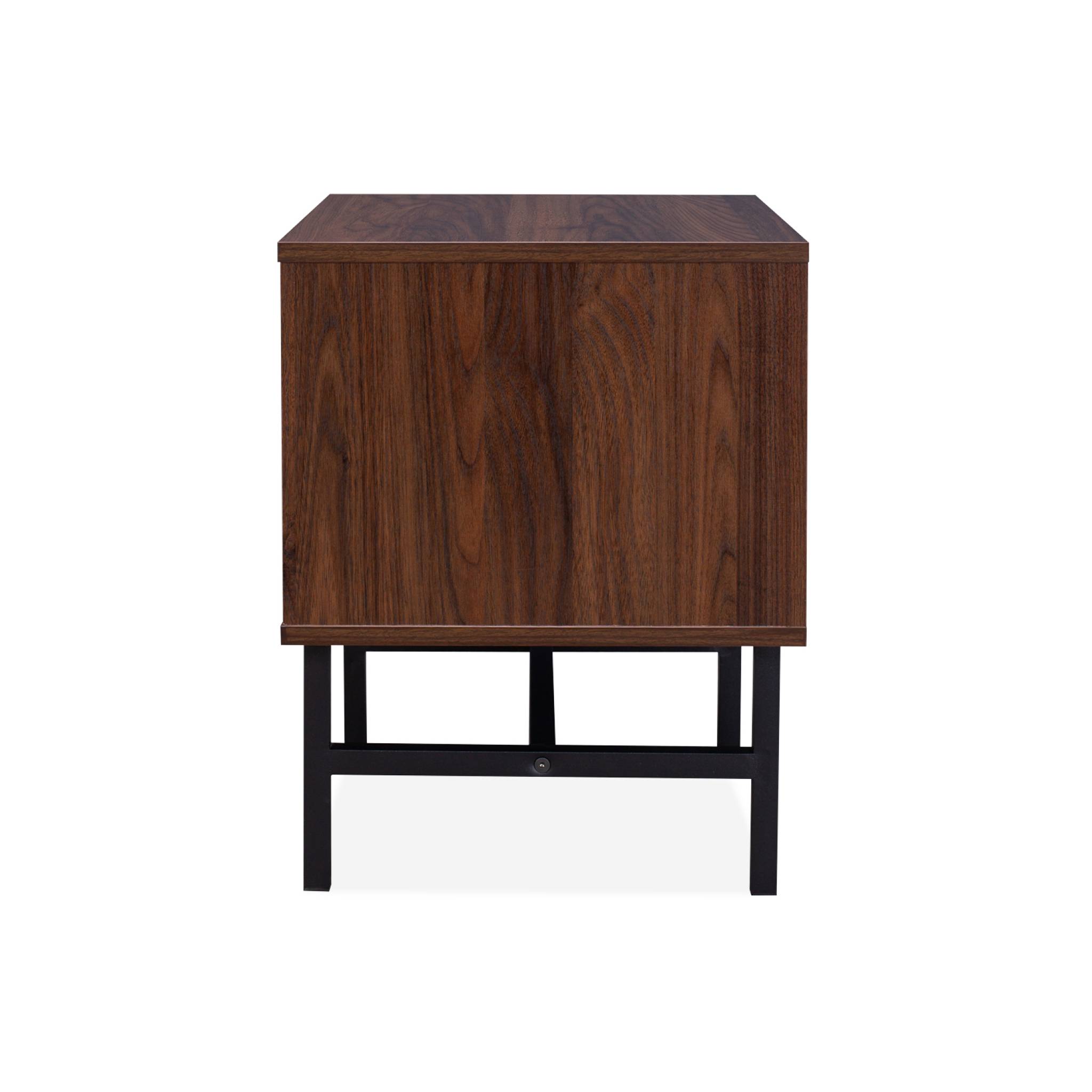 Lot de 2 tables de chevet effet bois foncé. un tiroir. L 48 x l 39 x H 50cm