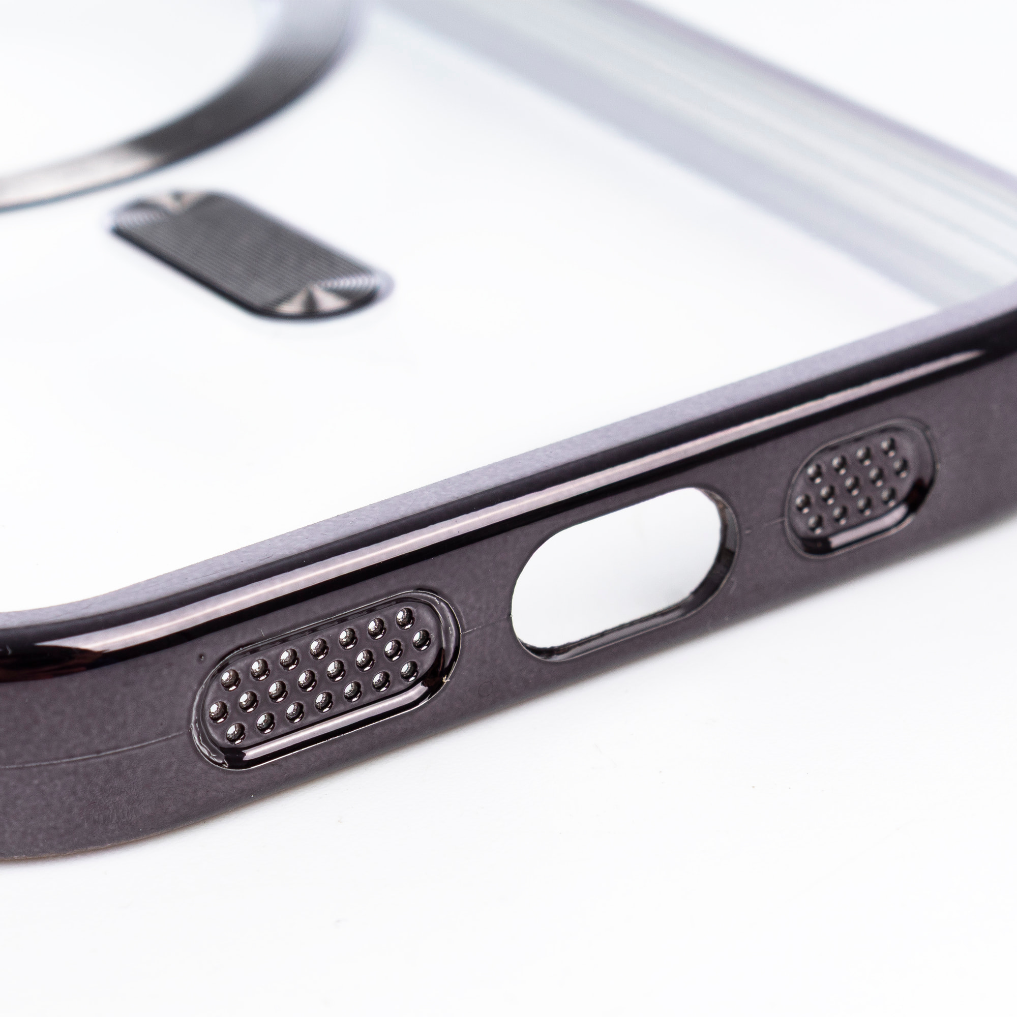 Carcasa transparente con cámara cubierta, bordes negros, antichoque y antihuellas. Magsafe para iPhone 16 Pro.