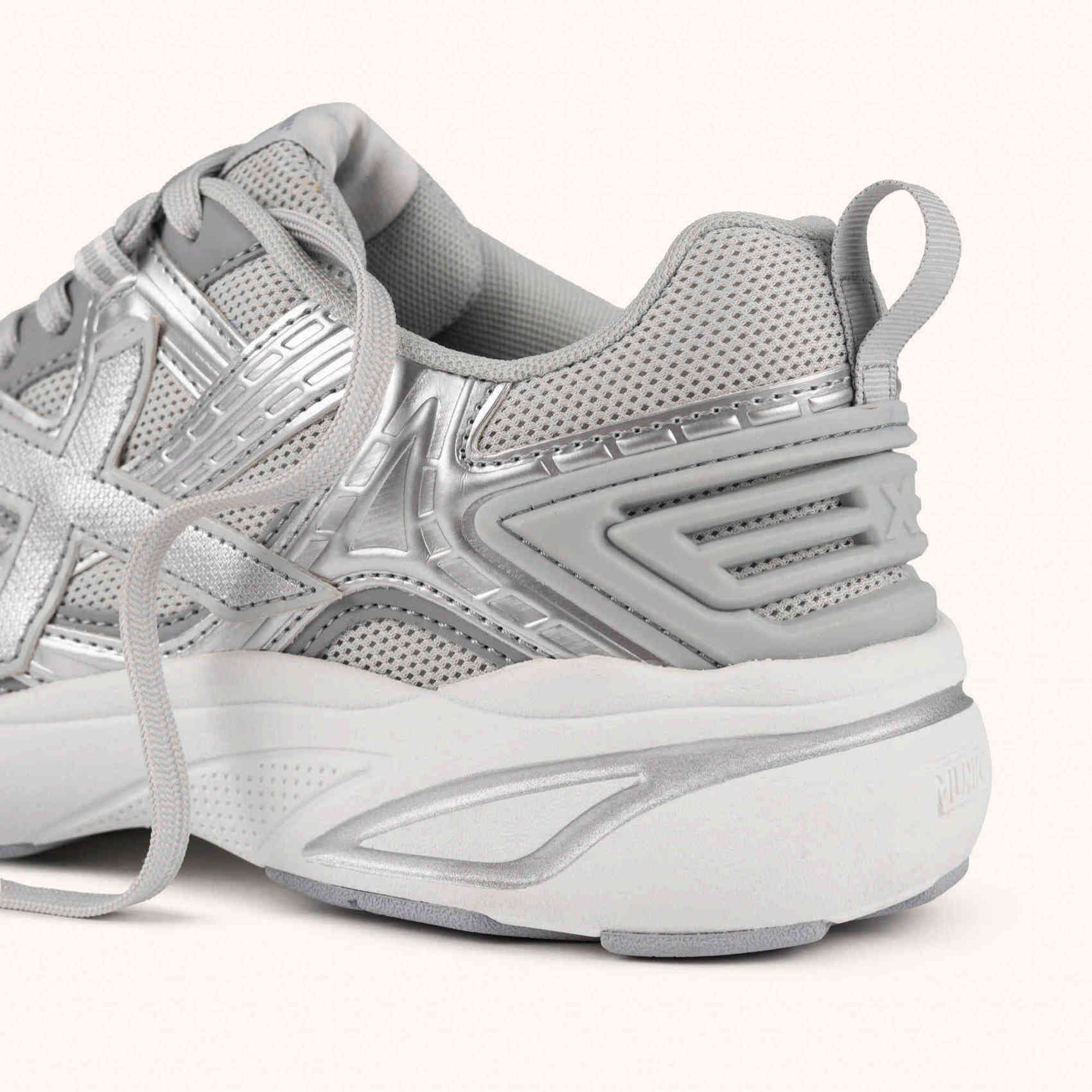 MUNICH M2000 09 Sneakers Retro Running Gris y Plata