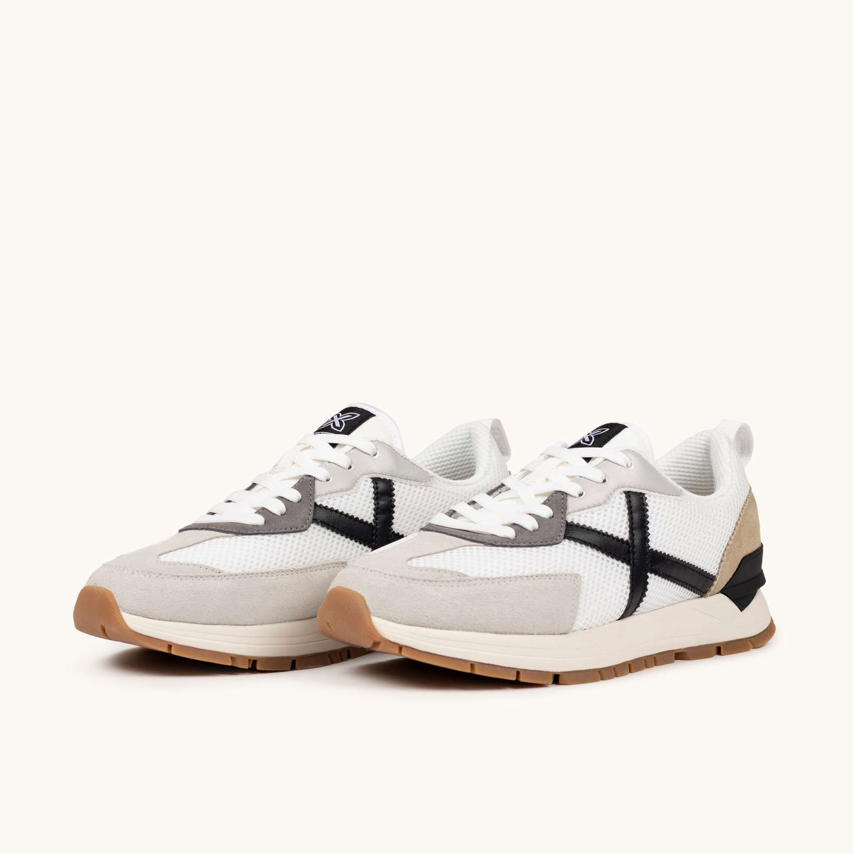 MUNICH VERSATILE 32 Sneakers Retro Running Blancas y Arena